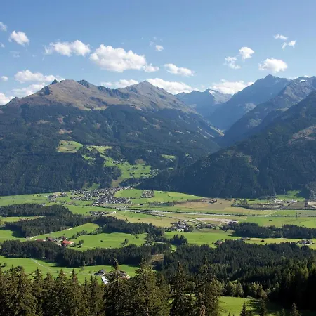 Spacious Holiday In Salzburg With Mountain View 펜션 *