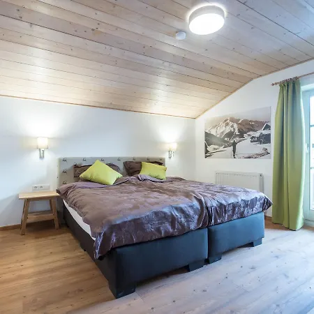 Spacious Holiday In Salzburg With Mountain View 펜션 *